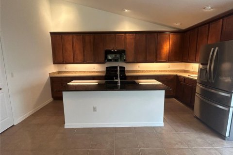House in Ormond Beach, Florida 3 bedrooms, 210.8 sq.m. № 2110801 - photo 5