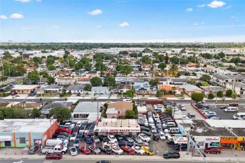 Commercial property in Hialeah, Florida № 1971780 - photo 23