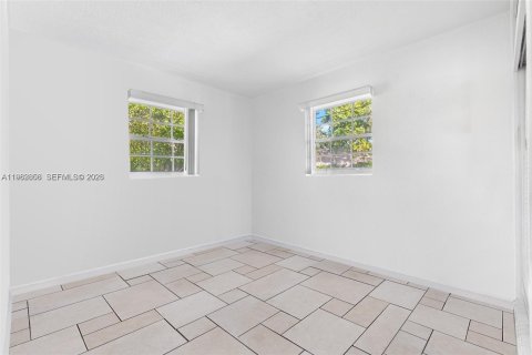 Casa en venta en Miami Gardens, Florida, 2 dormitorios, 82.22 m2 № 2029413 - foto 13