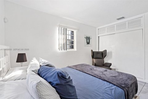 Casa en venta en Miami Gardens, Florida, 2 dormitorios, 82.22 m2 № 2029413 - foto 3