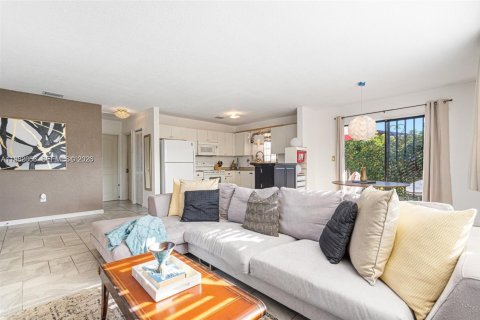 Casa en venta en Miami Gardens, Florida, 2 dormitorios, 82.22 m2 № 2029413 - foto 5