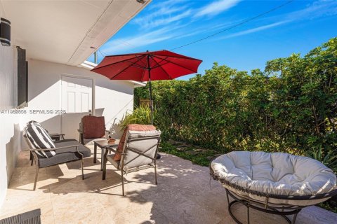 Casa en venta en Miami Gardens, Florida, 2 dormitorios, 82.22 m2 № 2029413 - foto 2