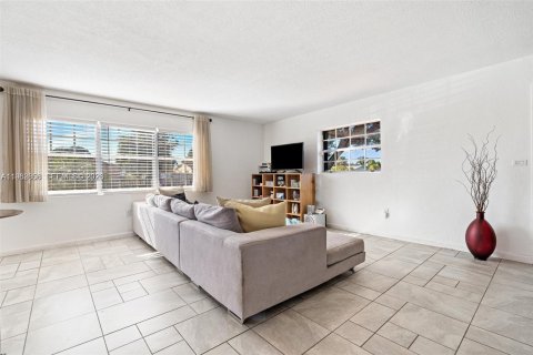 Casa en venta en Miami Gardens, Florida, 2 dormitorios, 82.22 m2 № 2029413 - foto 4