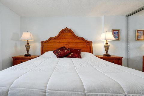 Condo in Ormond Beach, Florida, 2 bedrooms  № 1636920 - photo 15
