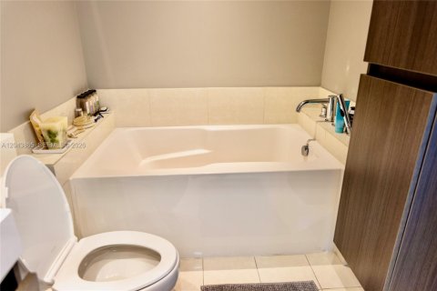 Купить кондоминиум в Майами, Флорида 2 спальни, 128.21м2, № 2178168 - фото 20