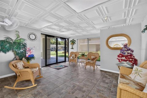 Condo in Saint Petersburg, Florida, 2 bedrooms № 2217240 - photo 5