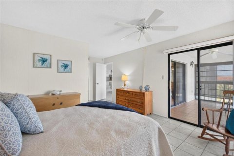Condo in Saint Petersburg, Florida, 2 bedrooms № 2217240 - photo 20