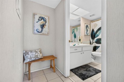 Condo in Saint Petersburg, Florida, 2 bedrooms № 2217240 - photo 29