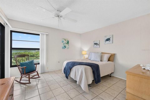 Condo in Saint Petersburg, Florida, 2 bedrooms № 2217240 - photo 19