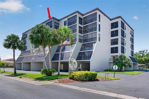 Condo in Saint Petersburg, Florida, 2 bedrooms № 2217240