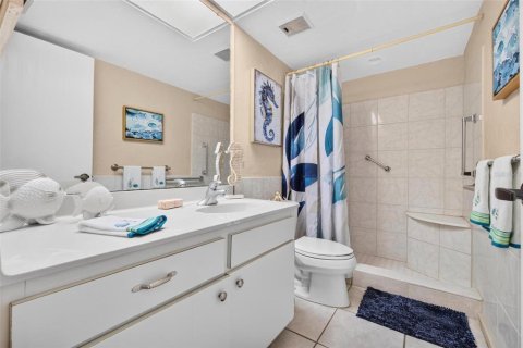 Condo in Saint Petersburg, Florida, 2 bedrooms № 2217240 - photo 30