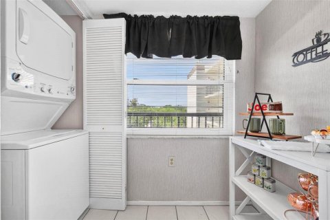 Condo in Saint Petersburg, Florida, 2 bedrooms № 2217240 - photo 14