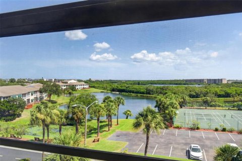 Condo in Saint Petersburg, Florida, 2 bedrooms № 2217240 - photo 23