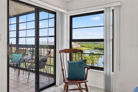 Condo in Saint Petersburg, Florida, 2 bedrooms № 2217240 - photo 22