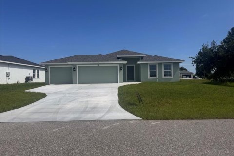 House in Placida, Florida 3 bedrooms, 152.27 sq.m. № 2205164