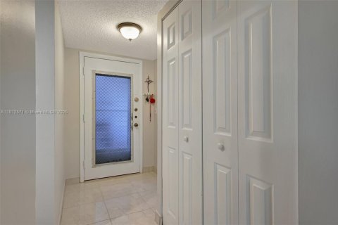 Condo in Margate, Florida, 2 bedrooms № 1959966 - photo 10