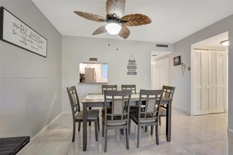 Condo in Margate, Florida, 2 bedrooms № 1959966 - photo 12