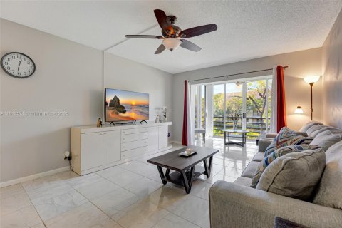 Condo in Margate, Florida, 2 bedrooms № 1959966 - photo 16
