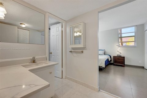 Condo in Margate, Florida, 2 bedrooms № 1959966 - photo 30