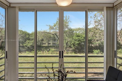 Condo in Margate, Florida, 2 bedrooms № 1959966 - photo 22