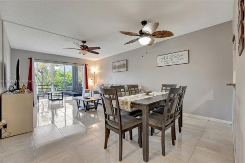 Condo in Margate, Florida, 2 bedrooms № 1959966 - photo 11