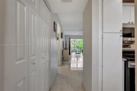 Condo in Margate, Florida, 2 bedrooms № 1959966 - photo 9