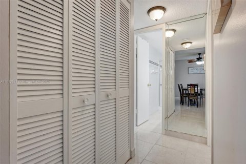 Condo in Margate, Florida, 2 bedrooms № 1959966 - photo 23