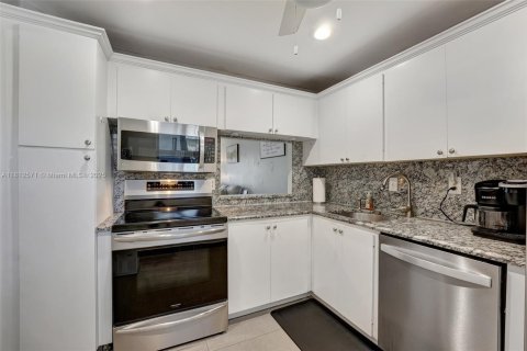 Condo in Margate, Florida, 2 bedrooms № 1959966 - photo 7