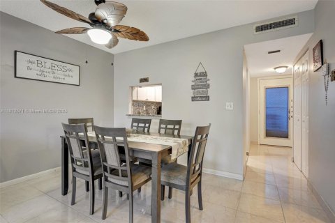 Condo in Margate, Florida, 2 bedrooms № 1959966 - photo 13