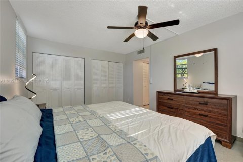 Condo in Margate, Florida, 2 bedrooms № 1959966 - photo 18