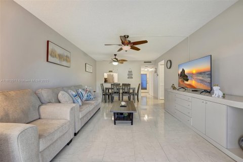 Condo in Margate, Florida, 2 bedrooms № 1959966 - photo 17
