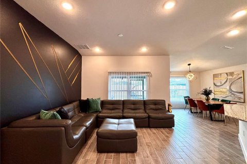 House in Hudson, Florida 3 bedrooms, 141.86 sq.m. № 2121150 - photo 5