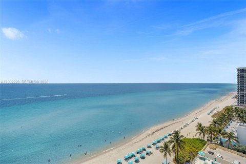 Condo in Hollywood, Florida, 2 bedrooms  № 2170314 - photo 26
