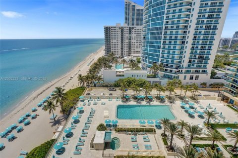 Condo in Hollywood, Florida, 2 bedrooms  № 2170314 - photo 28