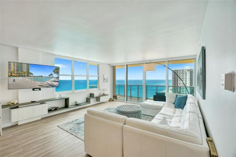 Condo in Hollywood, Florida, 2 bedrooms  № 2170314 - photo 4