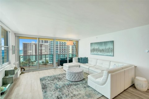 Condo in Hollywood, Florida, 2 bedrooms  № 2170314 - photo 5