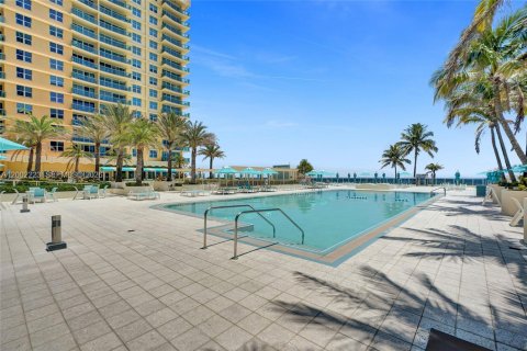 Condo in Hollywood, Florida, 2 bedrooms  № 2170314 - photo 30