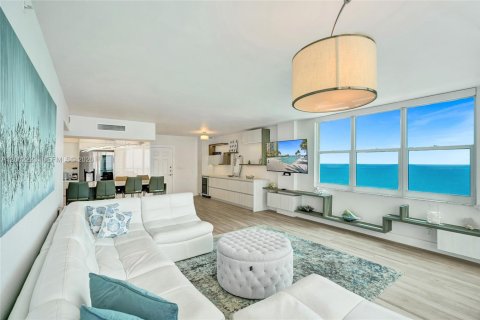 Condo in Hollywood, Florida, 2 bedrooms  № 2170314 - photo 6