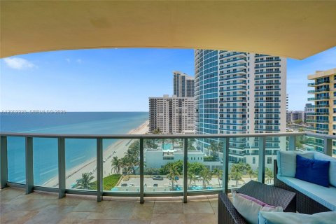 Condo in Hollywood, Florida, 2 bedrooms  № 2170314 - photo 22