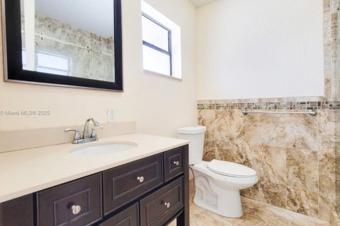 Townhouse in Hialeah, Florida 3 bedrooms, 122.35 sq.m. № 1953693 - photo 29