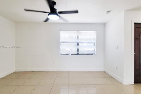 Townhouse in Hialeah, Florida 3 bedrooms, 122.35 sq.m. № 1953693 - photo 3