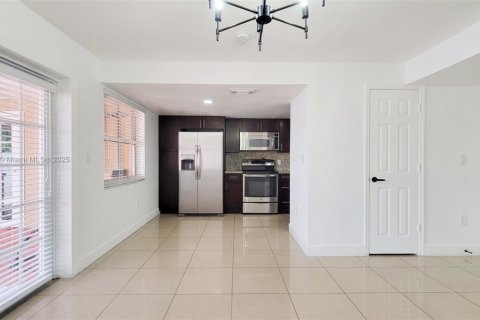 Townhouse in Hialeah, Florida 3 bedrooms, 122.35 sq.m. № 1953693 - photo 6
