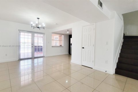 Townhouse in Hialeah, Florida 3 bedrooms, 122.35 sq.m. № 1953693 - photo 5