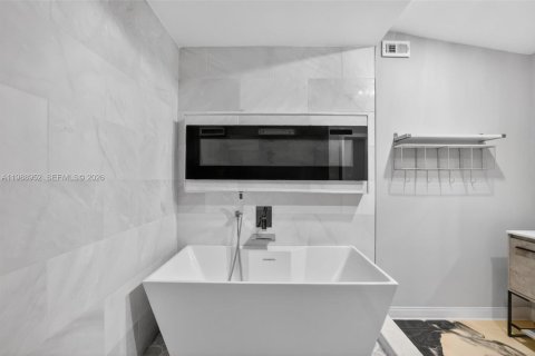 Купить виллу или дом в Форт-Лодердейл, Флорида 3 спальни, 158.12м2, № 2059080 - фото 26