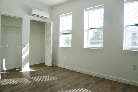 Appartement à louer à Miami, Floride: 1 chambre № 1999417 - photo 2
