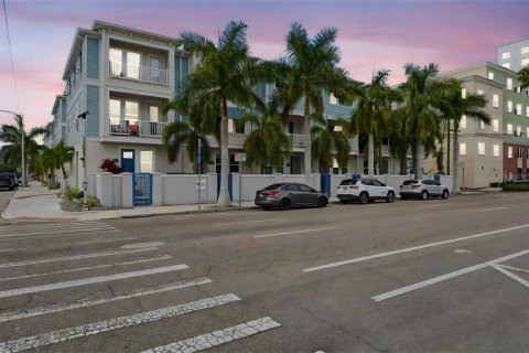 Touwnhouse à Saint Petersburg, Floride 3 chambres, 180.32 m2 № 2118940