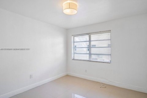 Снять в аренду виллу или дом в Майами, Флорида 2 спальни, 78.04м2, № 1990747 - фото 6