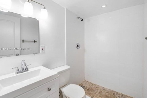 Снять в аренду виллу или дом в Майами, Флорида 2 спальни, 78.04м2, № 1990747 - фото 11