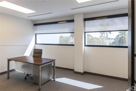 Propiedad comercial en venta en Fort Lauderdale, Florida № 1834127 - foto 14