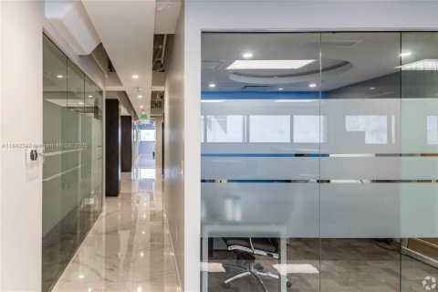 Propiedad comercial en venta en Fort Lauderdale, Florida № 1834127 - foto 19